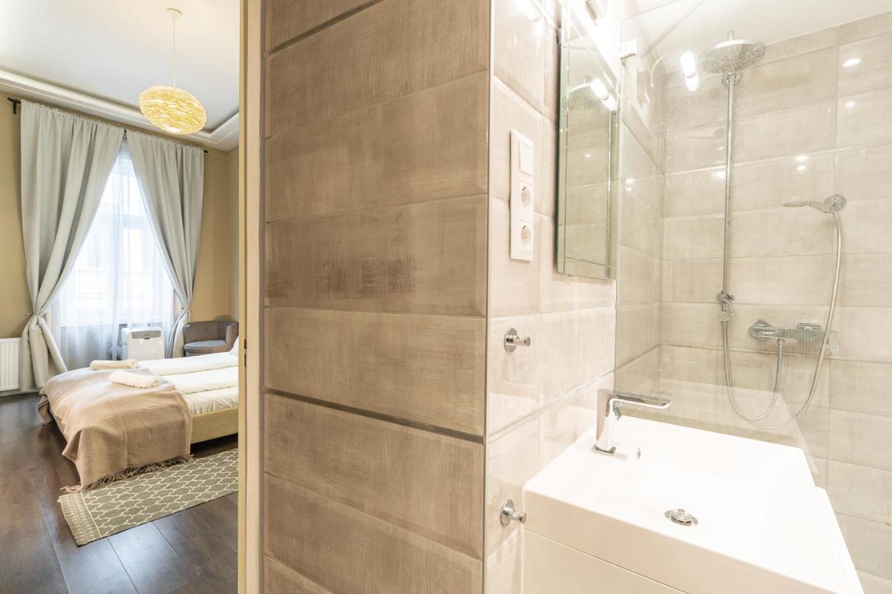 Spacious Luxury Apartment At The Heart Of Budapest Exterior photo
