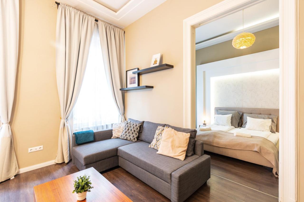 Spacious Luxury Apartment At The Heart Of Budapest Exterior photo
