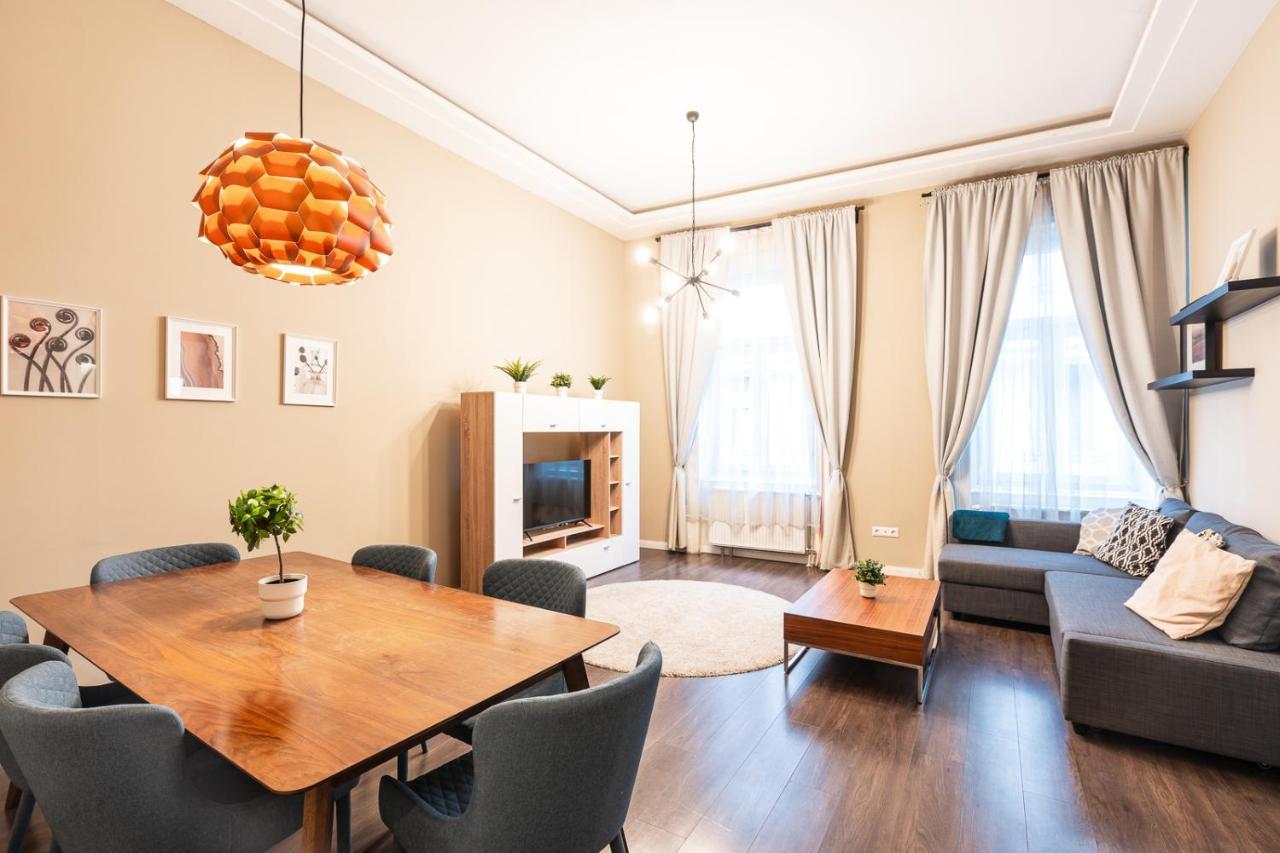 Spacious Luxury Apartment At The Heart Of Budapest Exterior photo